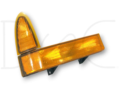 99-04 Ford F250 F350 RH Right Passenger Parking Light Turn Signal 1C3X-13B220-A