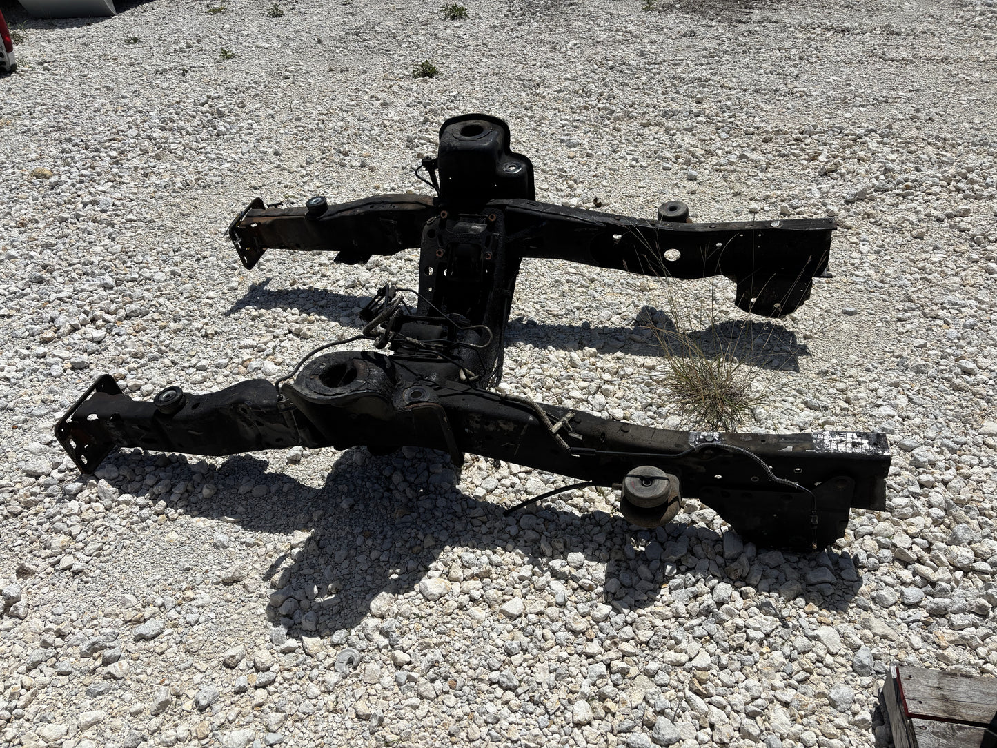 05-07 Ford F250 F350 Front Frame Clip Coil Spring Brackets