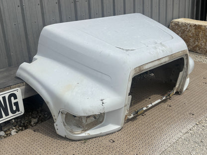 95-98 Ford F650 F750 Tilt Hood White *Blem*