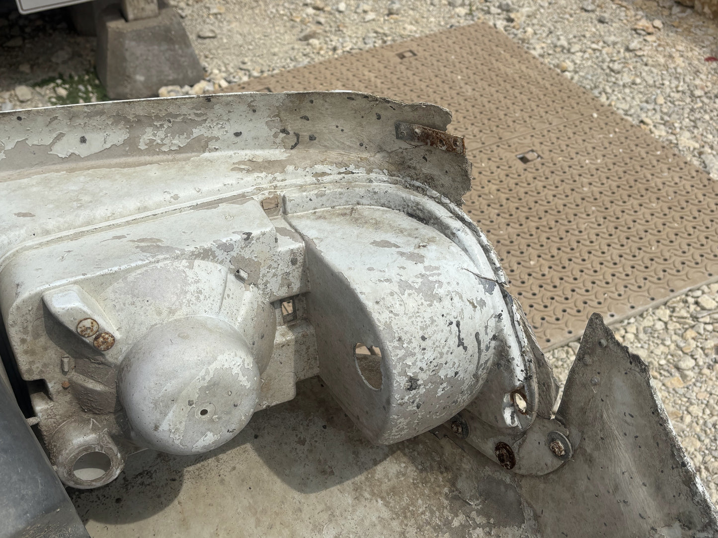 95-98 Ford F650 F750 Tilt Hood White *Blem*