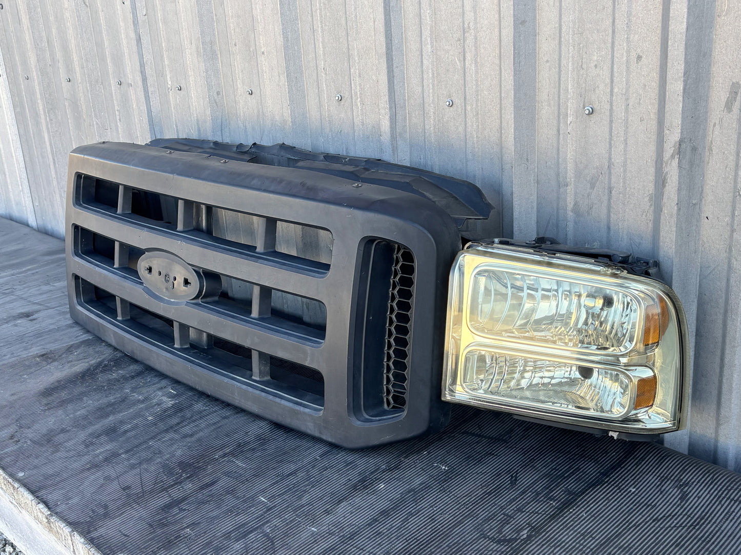 05-07 Ford F250 F350 Header Panel W/ Lights