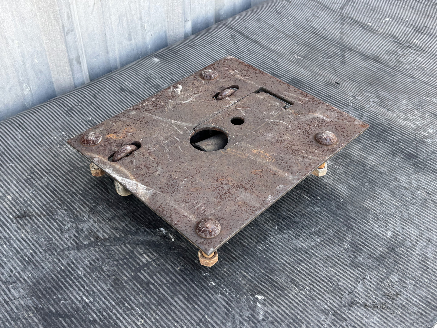 99-07 Ford F250 F350 Gooseneck Hitch Flip Down Universal Plate