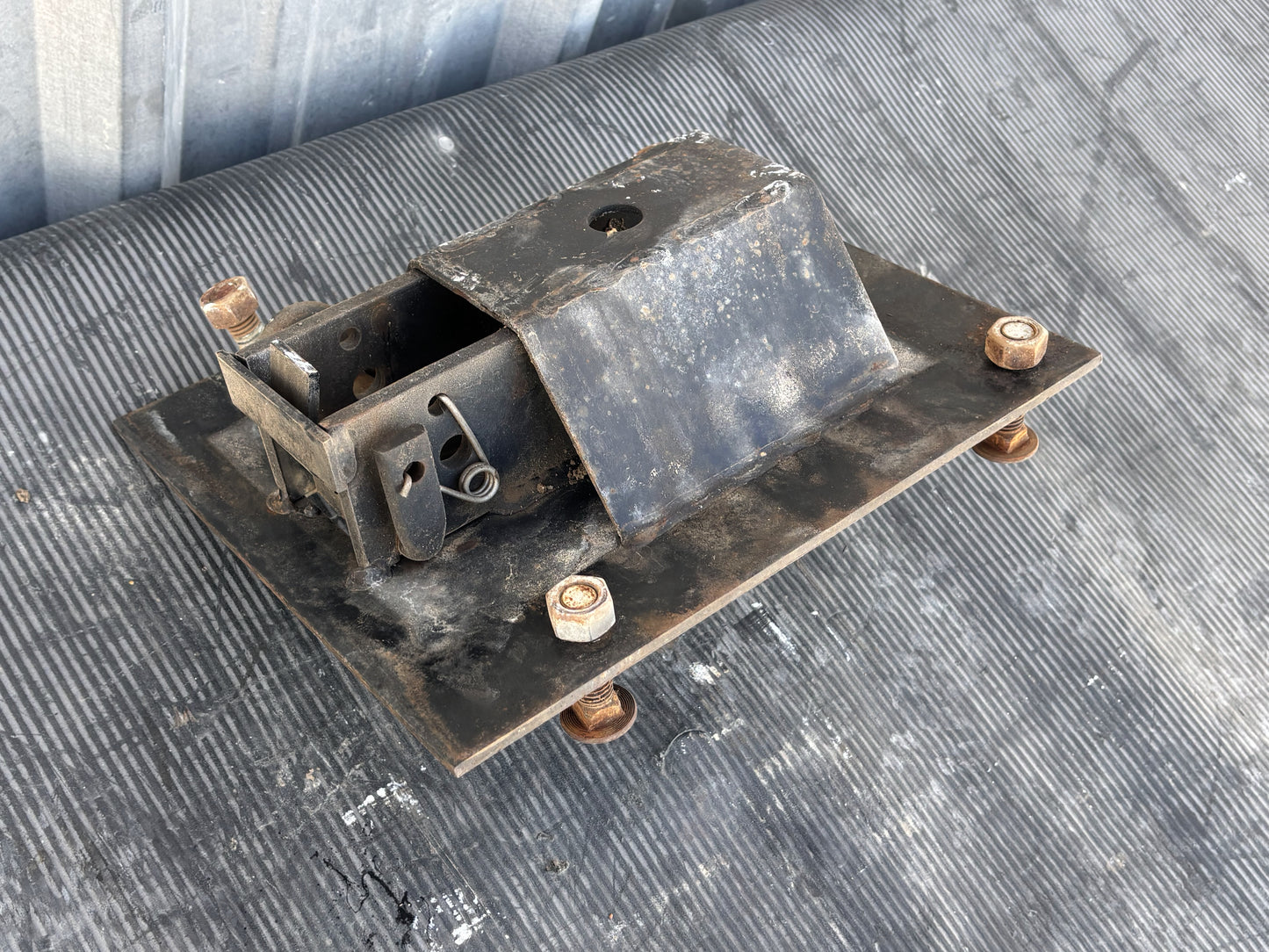 99-07 Ford F250 F350 Gooseneck Hitch Flip Down Universal Plate