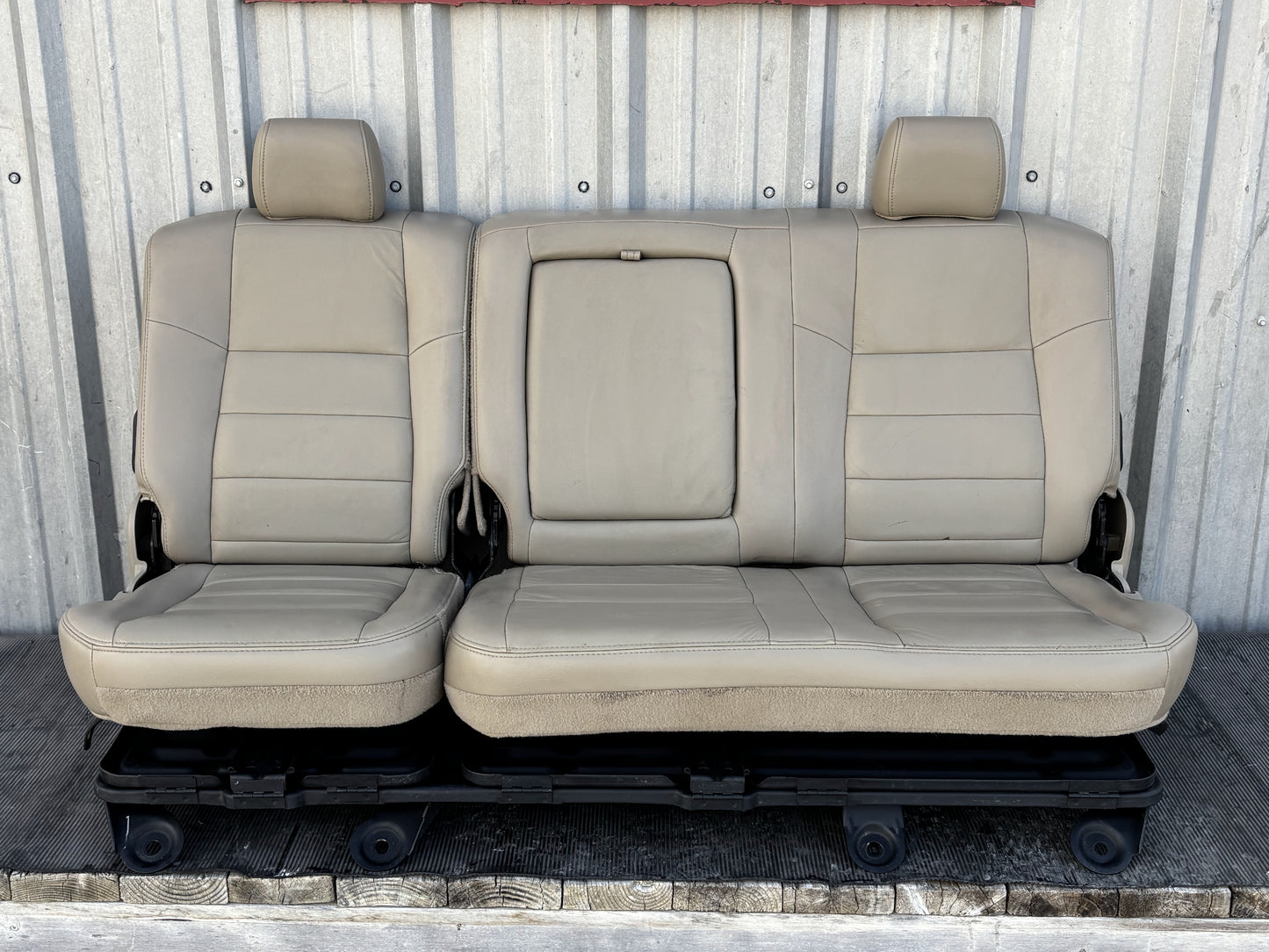04-07 Ford F250 F350 Lariat Crew Cab Rear Back 60/40 Bench Seat Tan Leather OEM