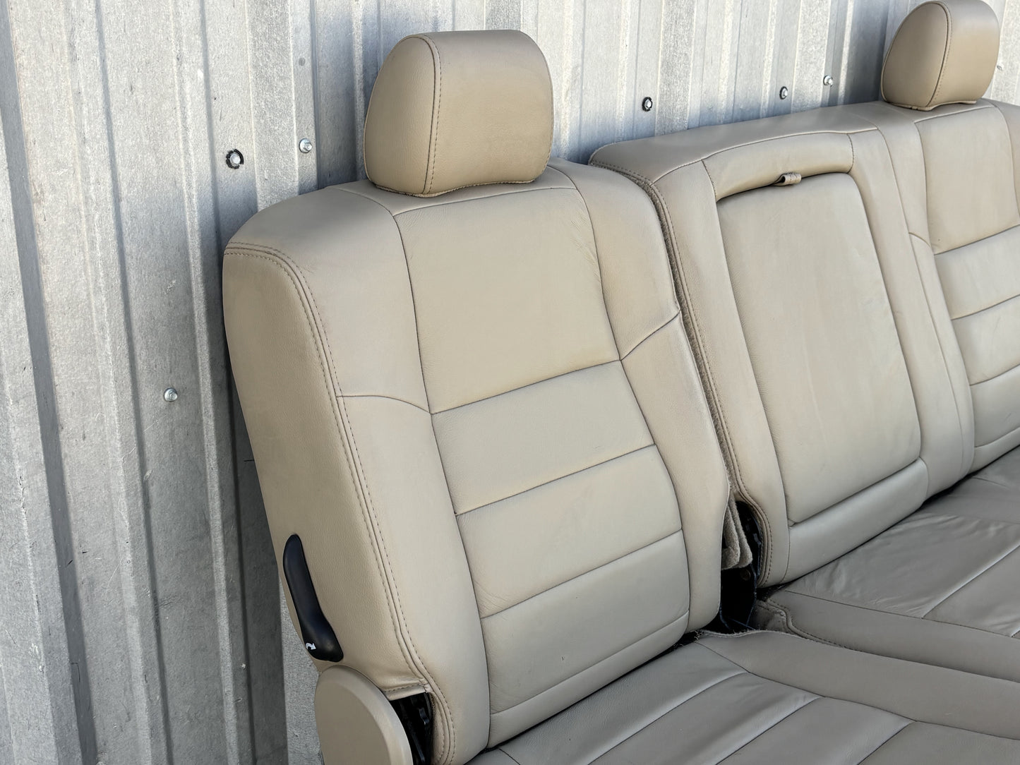 04-07 Ford F250 F350 Lariat Crew Cab Rear Back 60/40 Bench Seat Tan Leather OEM