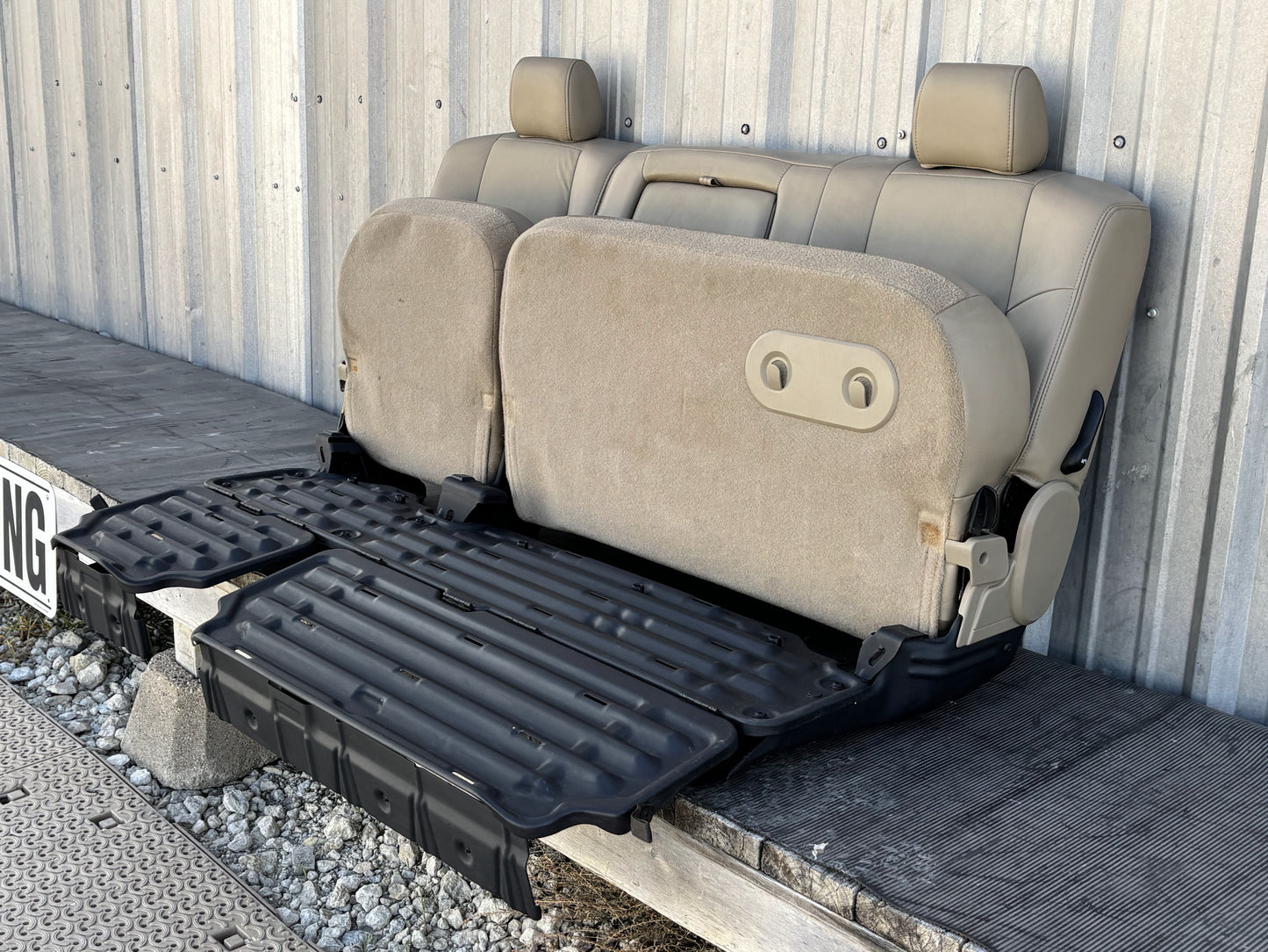 04-07 Ford F250 F350 Lariat Crew Cab Rear Back 60/40 Bench Seat Tan Leather OEM