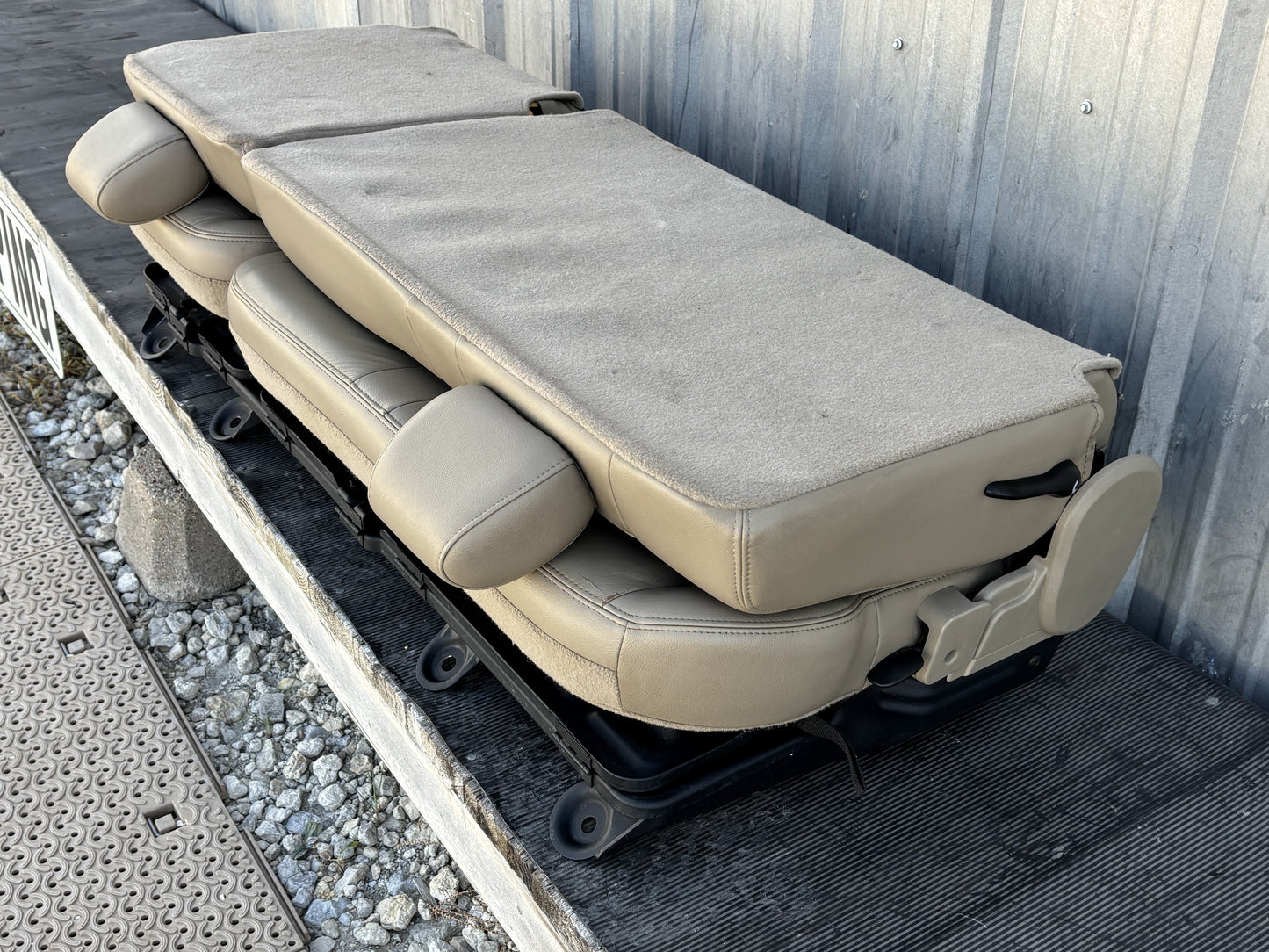 04-07 Ford F250 F350 Lariat Crew Cab Rear Back 60/40 Bench Seat Tan Leather OEM