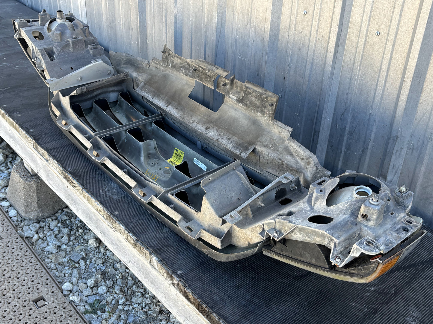 99-04 Ford F250 F350 Excursion Header Panel White W/ Chrome Grill