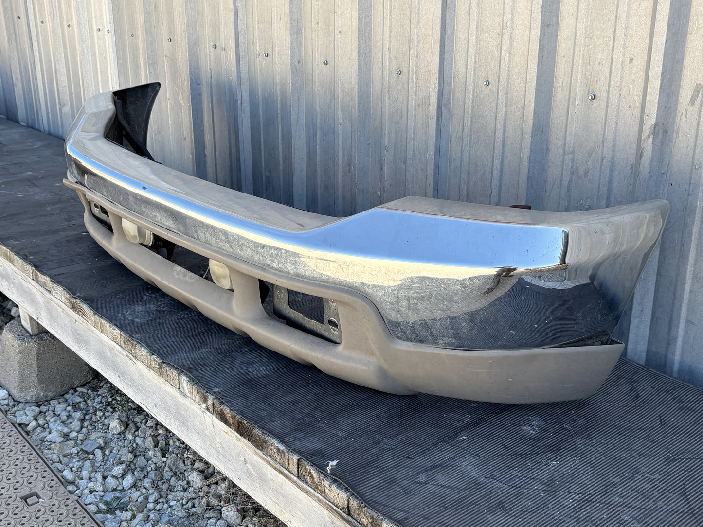 99-04 Ford F250 F350 King Ranch Front Bumper Chrome W/ Tan Trim W/ Fog Lights