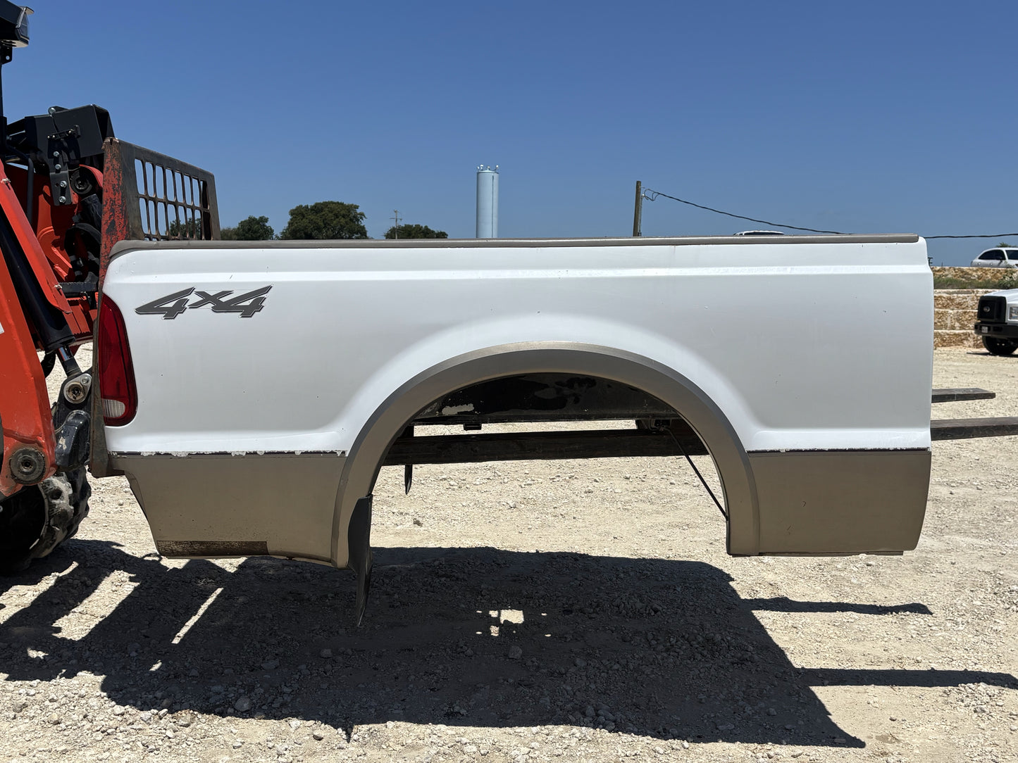 1999-2010 Ford F250 F350 Short Bed Z1 White / Aq Tan