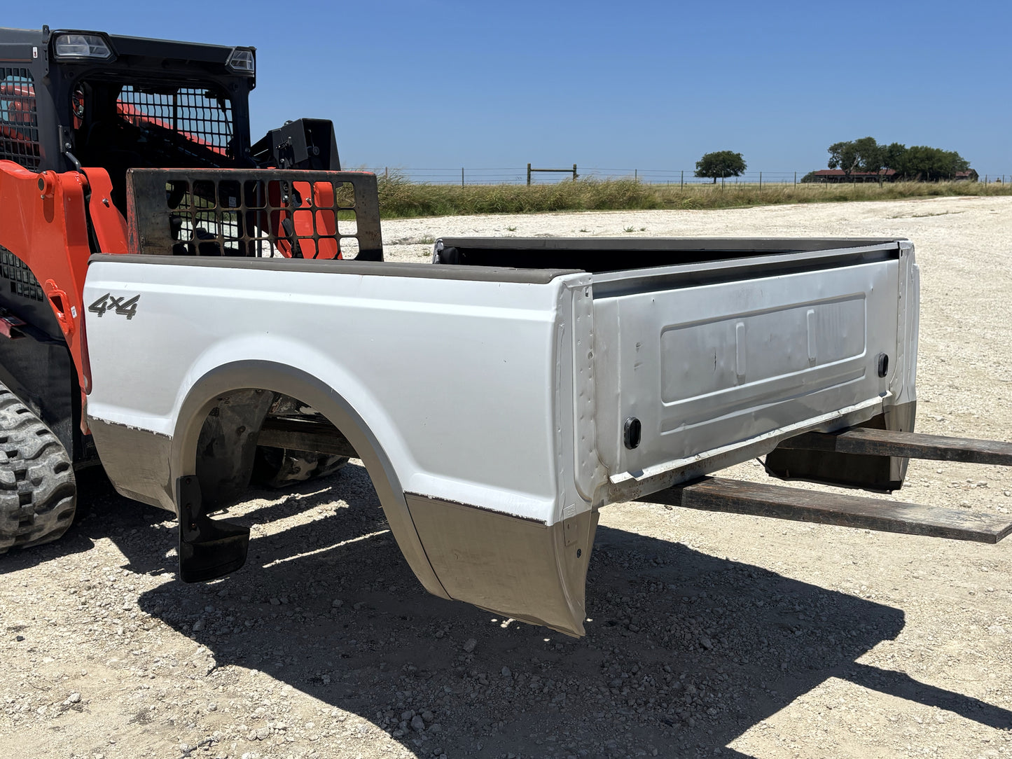 1999-2010 Ford F250 F350 Short Bed Z1 White / Aq Tan
