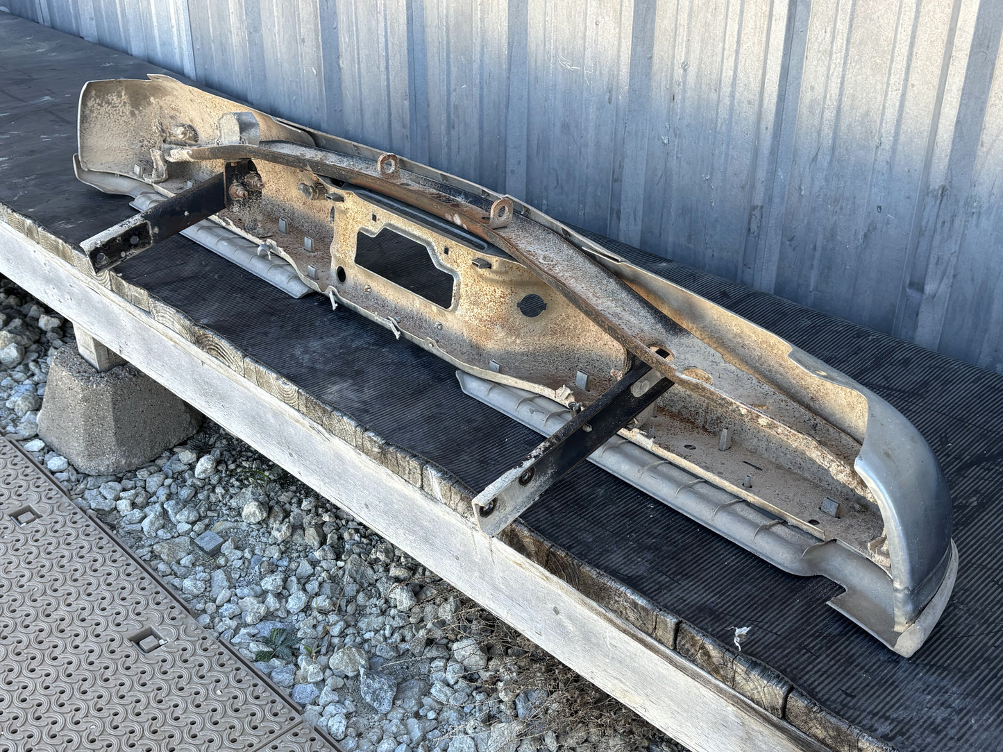 99-04 Ford F250 F350 King Ranch Rear Bumper Chrome / Tan W/ Reverse Sensors