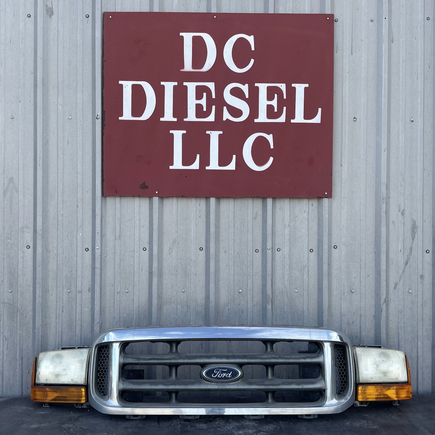 99-04 Ford F250 F350 Header Panel Z3 Silver W/ Grill And Headlights