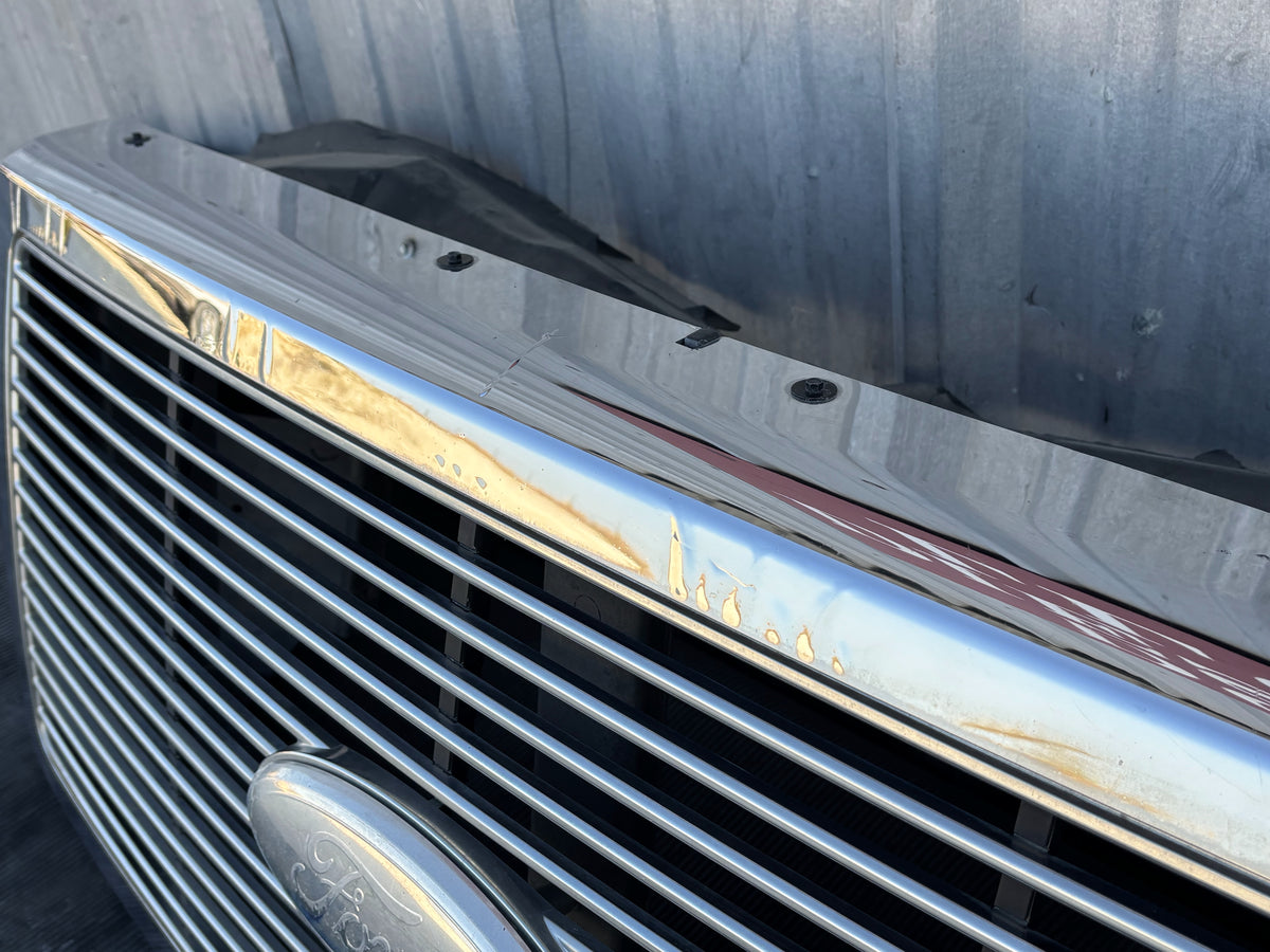 05-07 Ford F250 F350 Header Panel Black W/ Chrome Grill