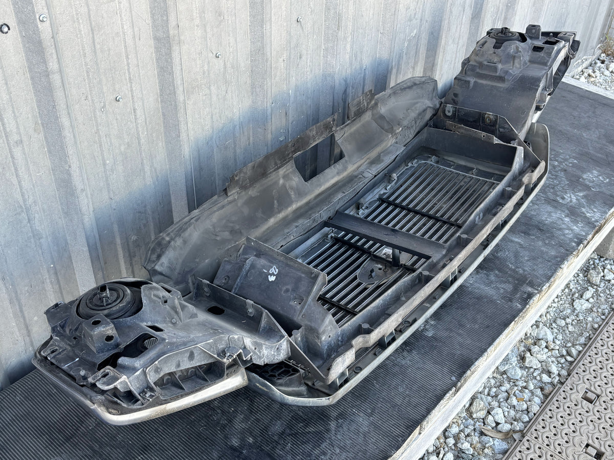 05-07 Ford F250 F350 Header Panel Black W/ Chrome Grill