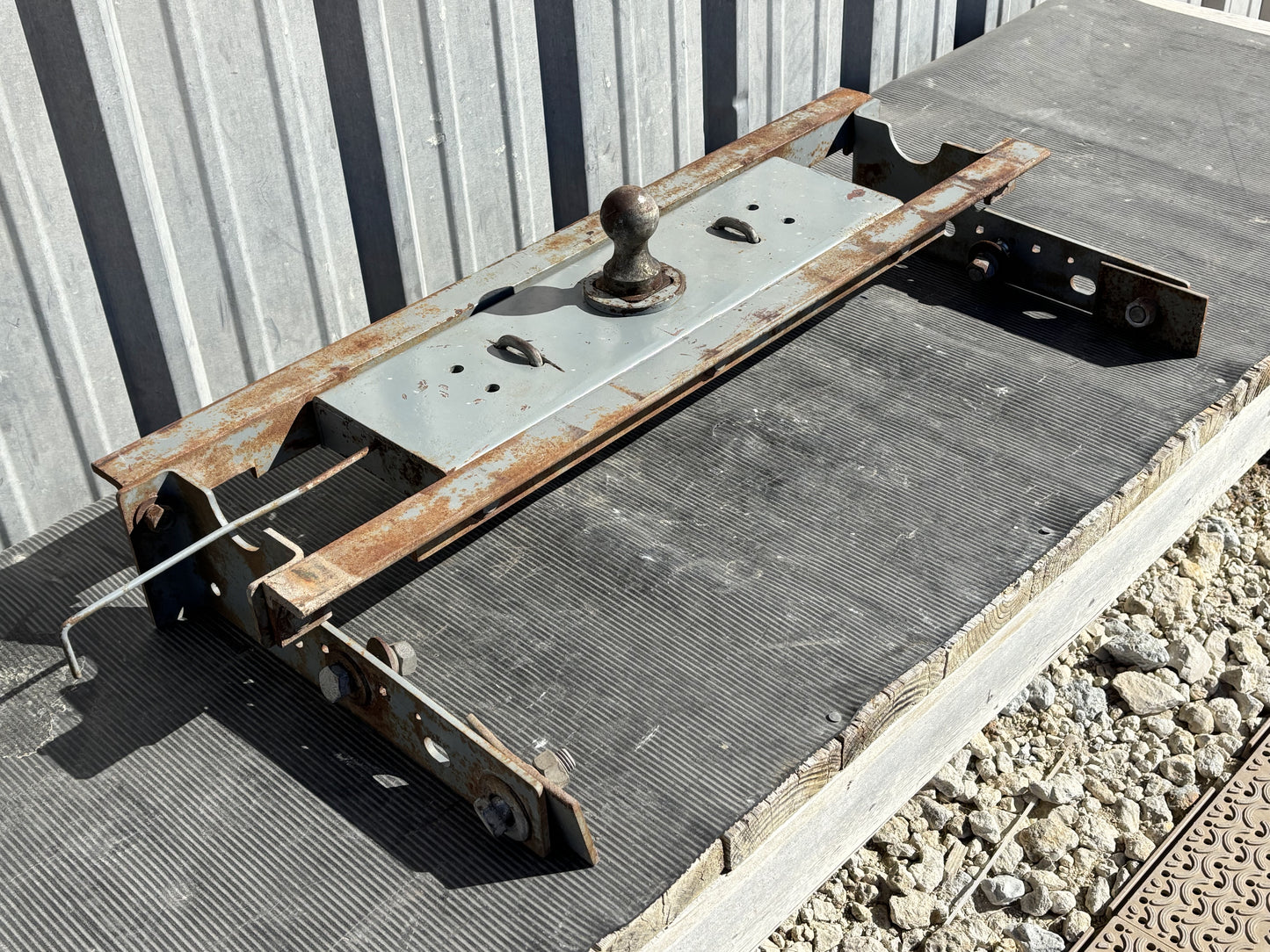 99-07 Ford F250 F350 Gooseneck Hitch B&W Turnover Ball