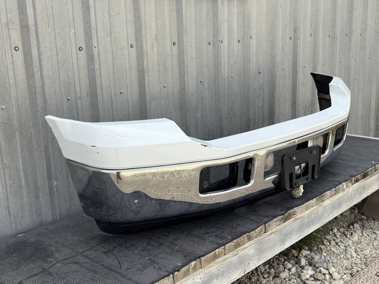 05-07 Ford F250 F350 Front Bumper Chrome W/ White Cap W/ Fog Lights