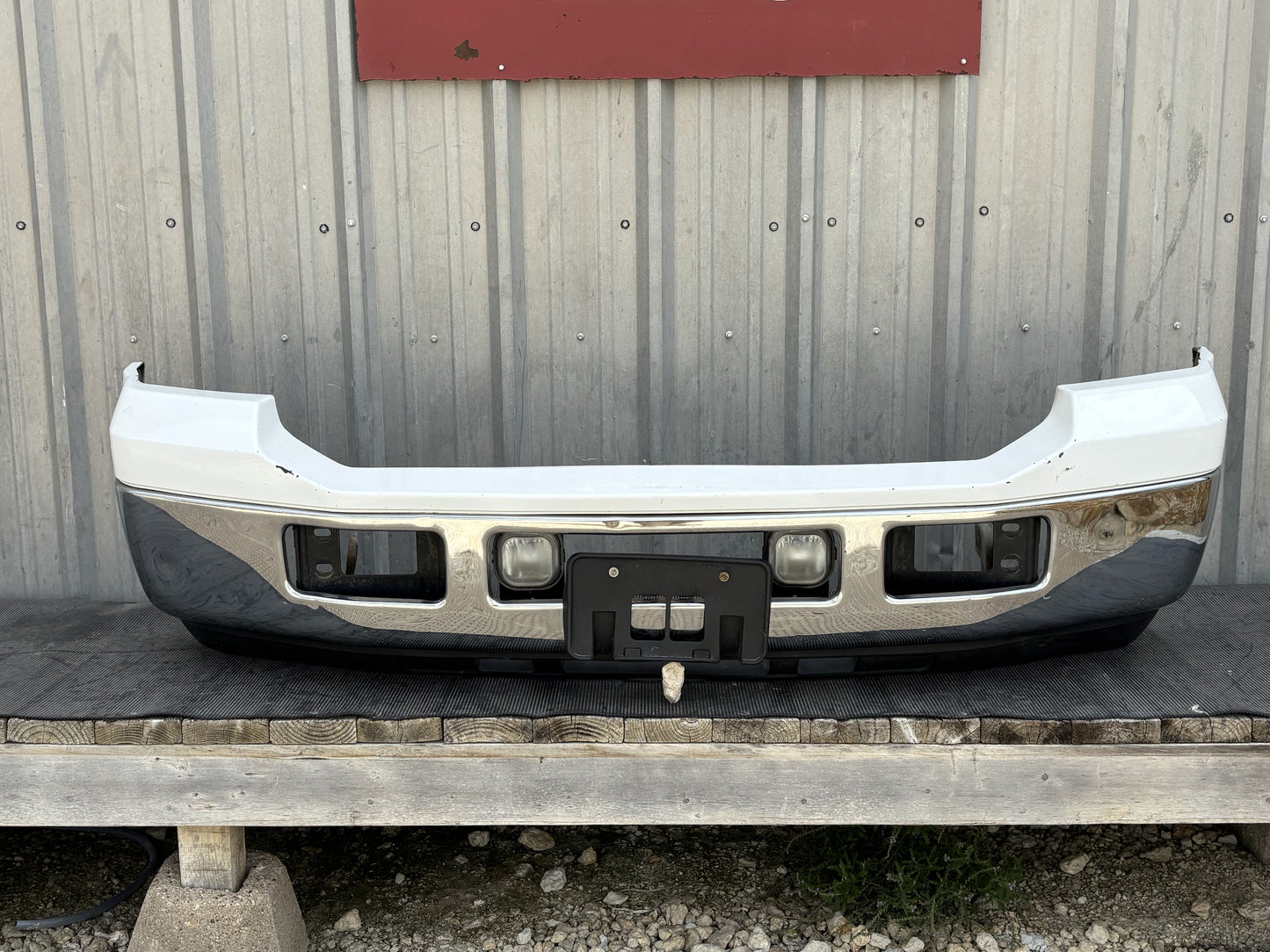 05-07 Ford F250 F350 Front Bumper Chrome W/ White Cap W/ Fog Lights