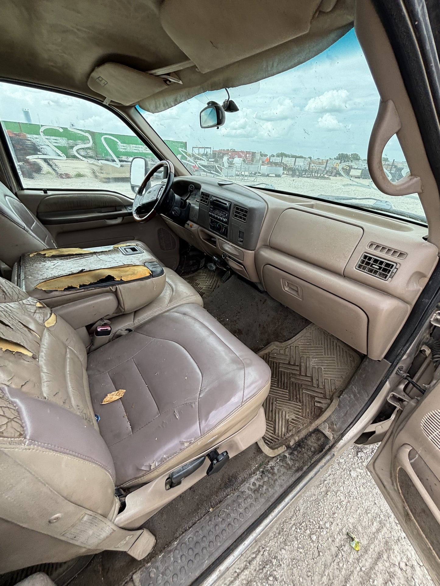 99-07 Ford F250 F350 Front Fender RH Right Passenger Bm Tan