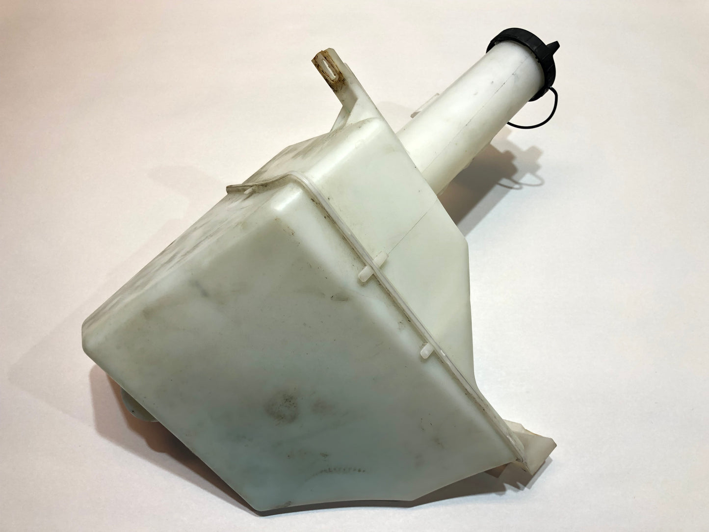 99-04 Ford F250 F350 Windshield Washer Reservoir Tank W/ Pump OE F81U-17B613-A